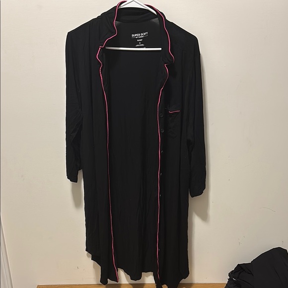 torrid Other - Torrid Black and Pink Trim Robe Intimates Sleepwear size 2